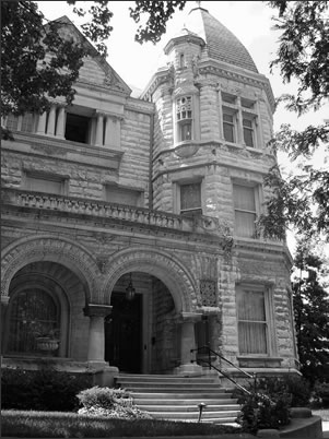 Richardsonian Romanesque mansion